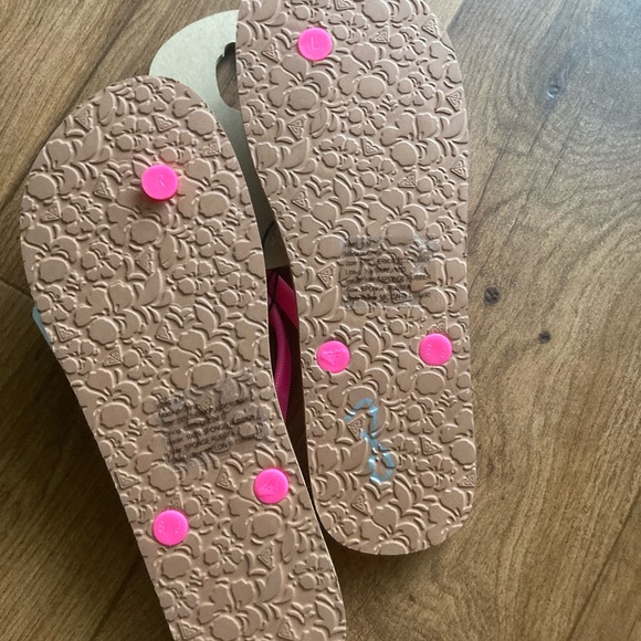 Roxy Animal Print Sandals with Bright Pink Straps NWT - Picture 2 of 2